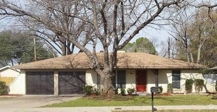 Building Photo - 2107 Pin Oak Ln