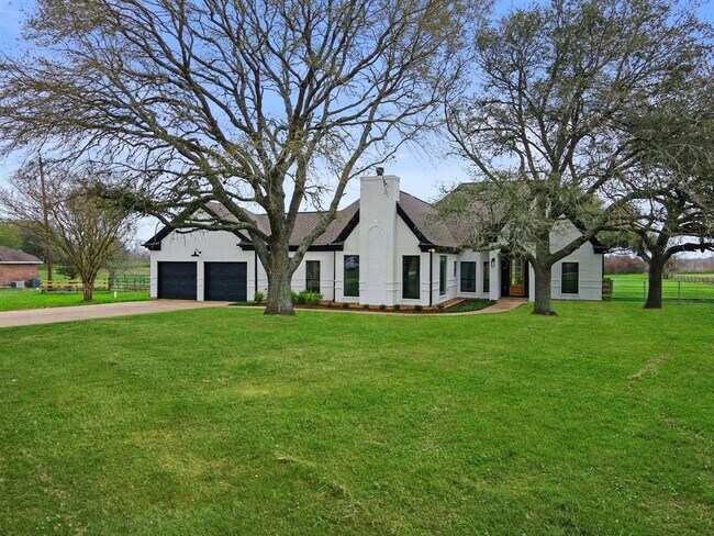 Foto del edificio - 32826 Rogers Rd