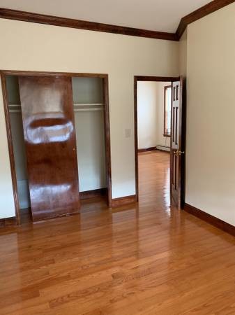 Building Photo - Spacious Two Bedroom Near Astoria Waterfront