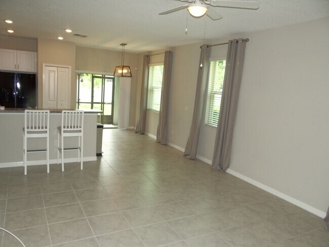 Building Photo - Spacious 2 bed, 2.5 bath, 1 car garage tow...