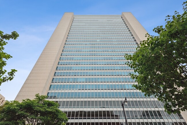 Foto del edificio - 500 W Superior St