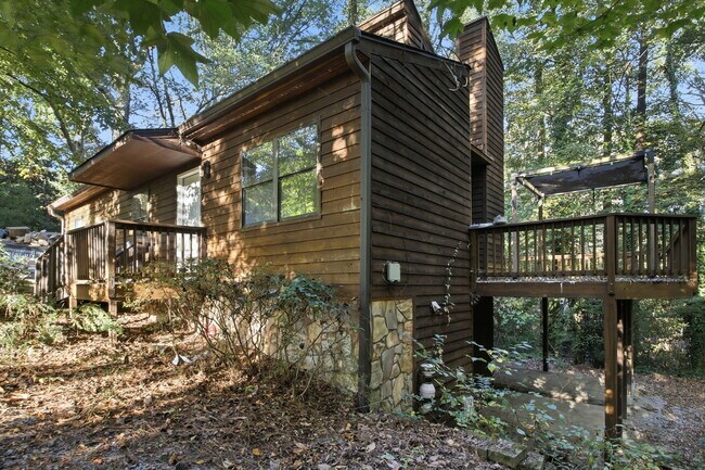 Foto del edificio - 2459 Clairmont Rd NE