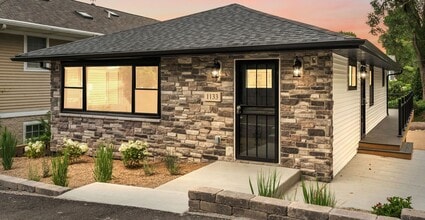 Building Photo - 1133 Putnam St