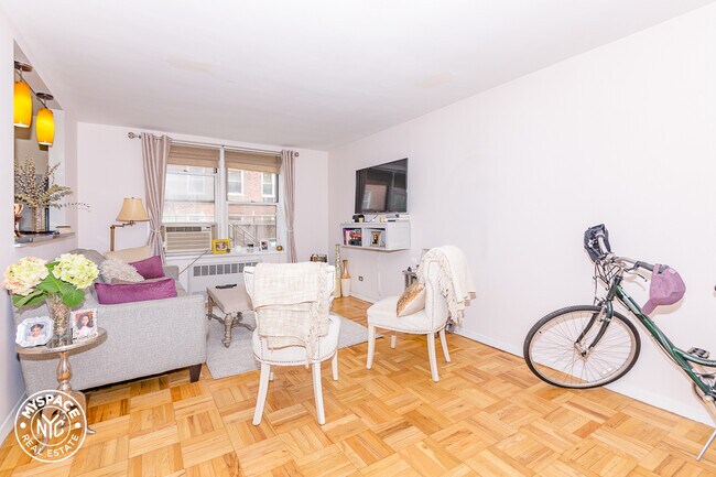 Foto del edificio - 385 E 16th St