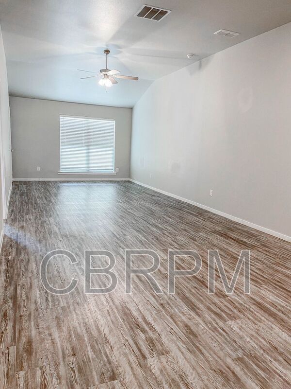 Building Photo - 2123 N Texas Ave