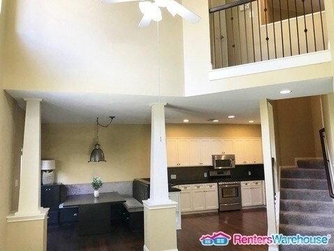 Building Photo - Stonemill Court Beauty