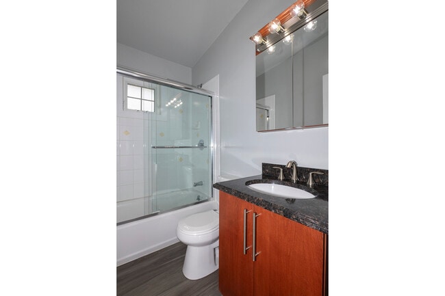 Foto del edificio - Fairfield Pines East