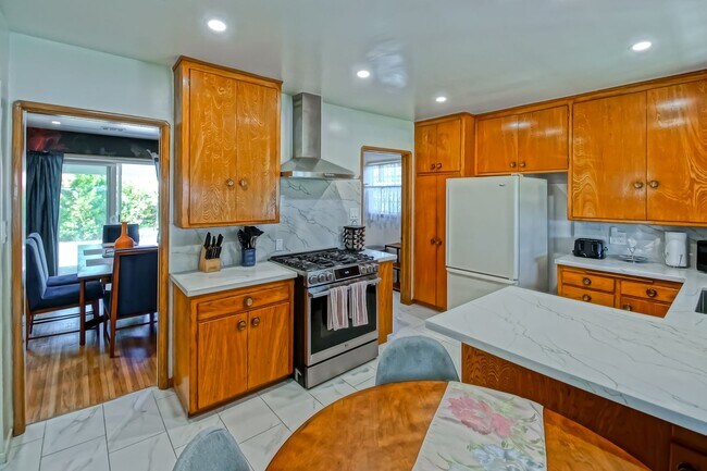 Foto del edificio - 1700 W 26th St