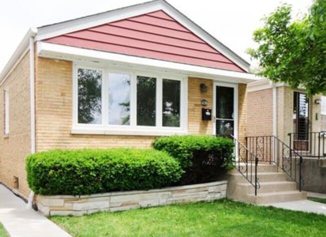 Accessible to O'hare near highway access - 6230 W Foster Ave