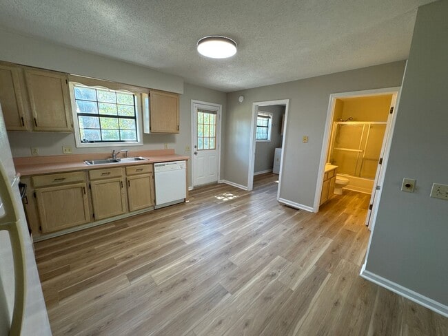 Building Photo - 1007 Northwood Dr