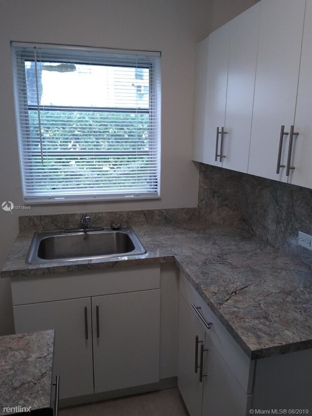 Primary Photo - 2 br, 1 bath Condo - 438 Malaga Ave # 2IV