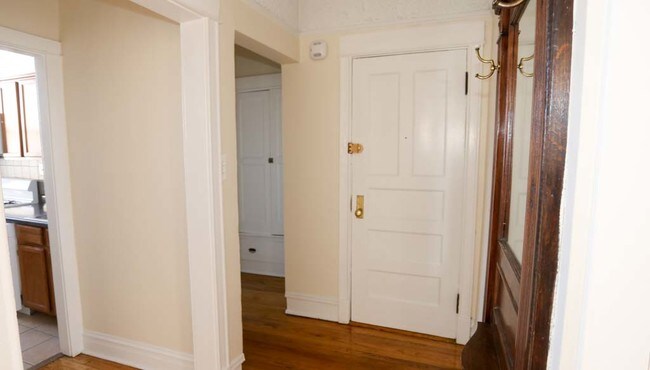 Foto del edificio - 1002-16 W. Irving Park Rd. / 4006-08 N. Sh...