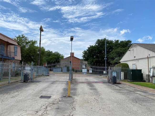 Building Photo - 6201 Ranchester Dr