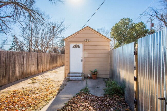 Foto del edificio - Lovely Rear Unit with a Yard!