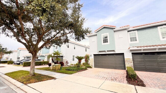Building Photo - Live Bright in Oviedo – Gated Townhome with Style, Space & Serenity! WASHER & DRYER INCLUDED!