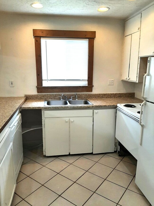 Building Photo - 1007 23rd Street Rd