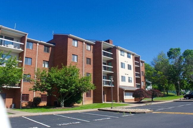 Foto del edificio - Great Two Bedroom Condo Available - 1010-5 Blueridge Dr.