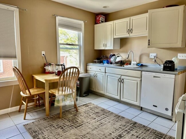 Building Photo - 3 bedroom in Arlington MA 02474