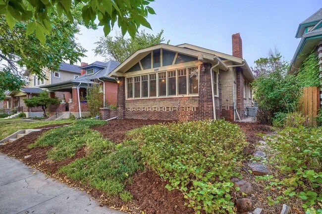 Building Photo - MOVE IN INCENTIVE! Remodeled Highland's Bu...