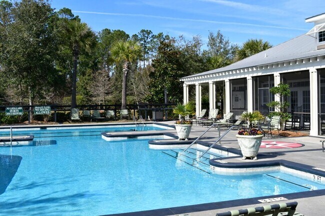 Foto del edificio - 2021 Basildon Rd