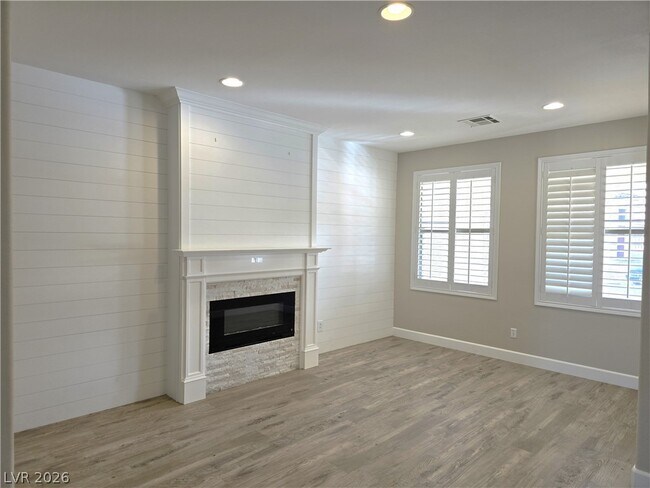 Building Photo - 927 Via Canale Dr