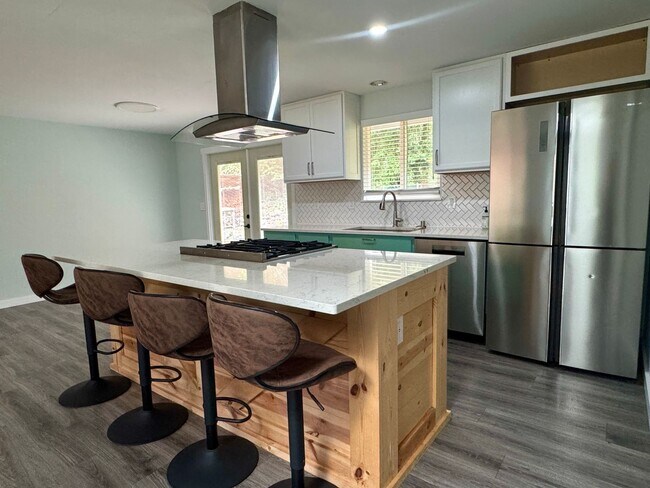 Building Photo - East Bremerton rambler with huge fenced yard...now available