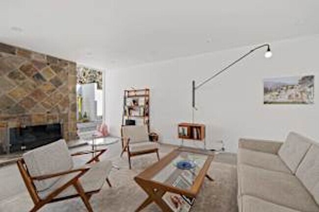 Foto del edificio - 5 bedroom 5 bath Available for Short Term ...