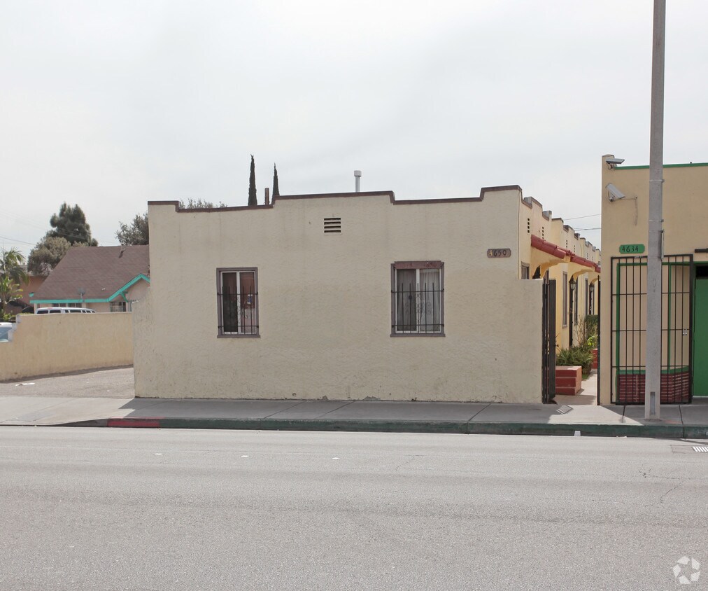 Foto del edificio - 4650 Gage Ave