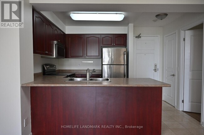 Photo du bâtiment - 330-330 Red Maple Rd