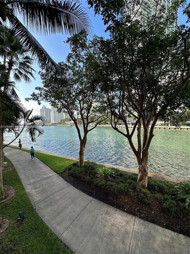 Foto del edificio - 901 Brickell Key Blvd