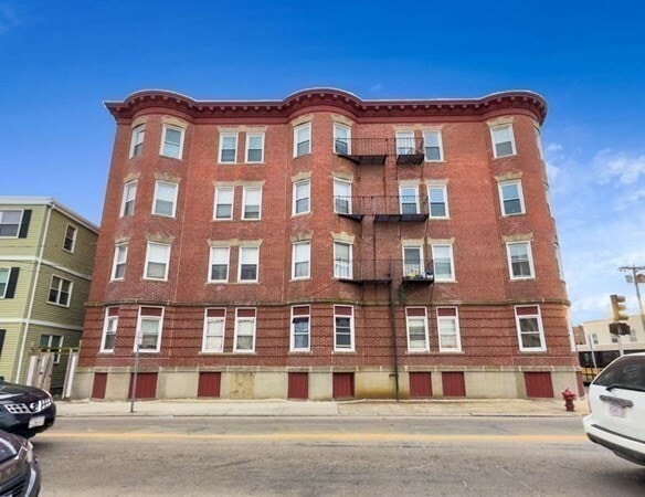 Building Photo - 526 Western Ave