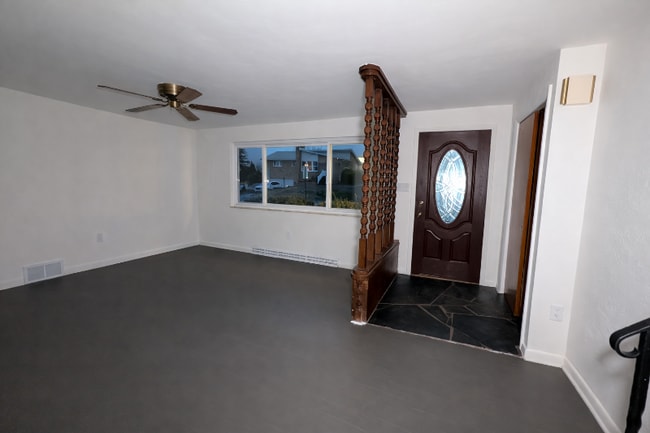 Photo - 230 Elbe Dr House