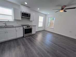 Building Photo - 9243 Seeker St