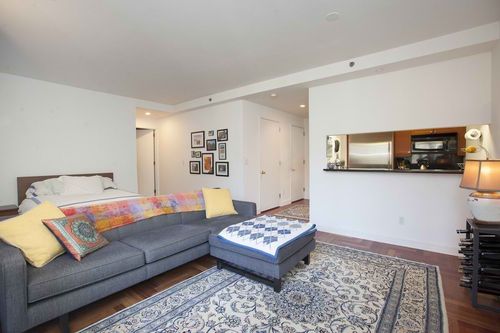 Foto principal - 225 Riverside Dr