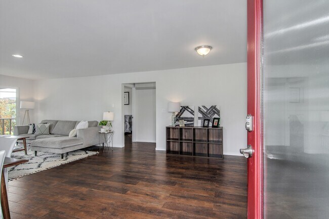 Building Photo - 505 3rd St