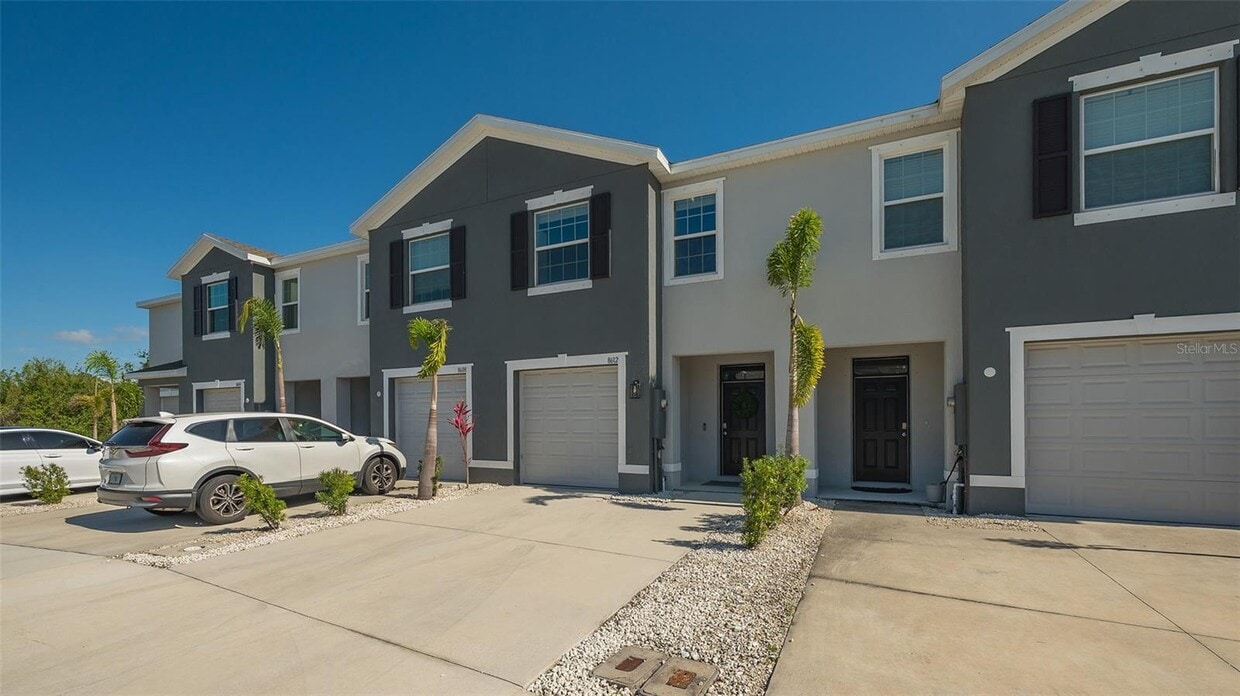 Foto principal - 8612 Milestone Dr