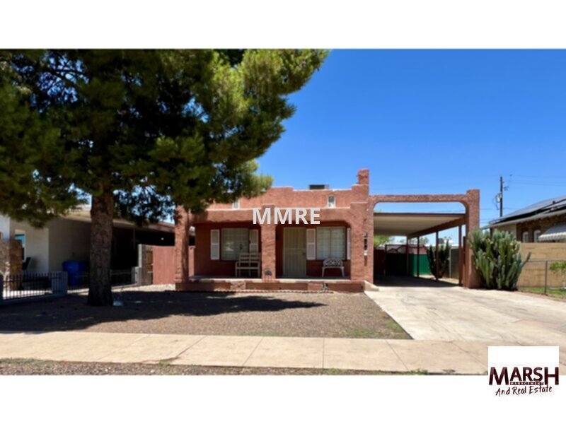 Primary Photo - Older 2 bedroom home with lots of charm in...