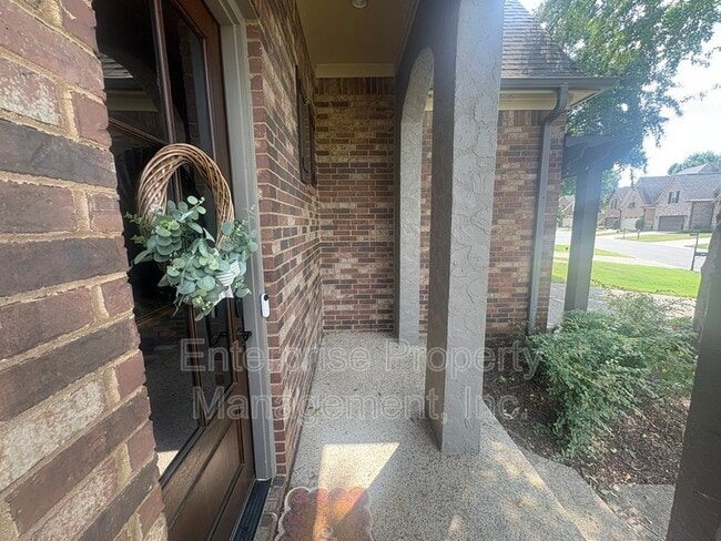 Building Photo - 886 Winter Leaf Dr