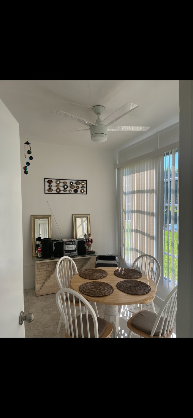 Foto del edificio - 4806 NW 36th St