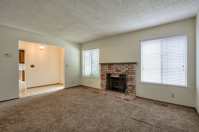 Foto del edificio - 2 br, 2 bath House - 1520 DARRYL DRIVE