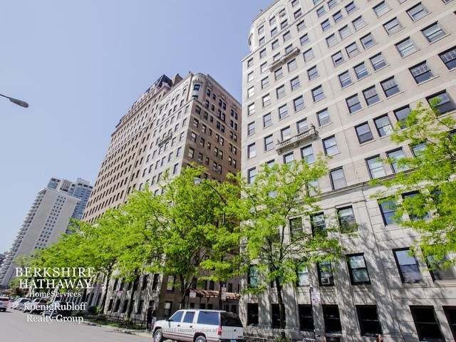 Building Photo - 3520 N Lake Shore Dr