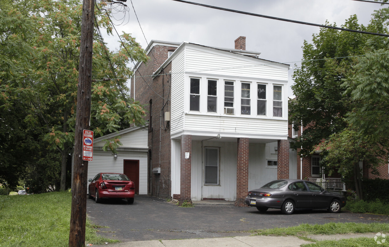 Building Photo - 824 N Negley St