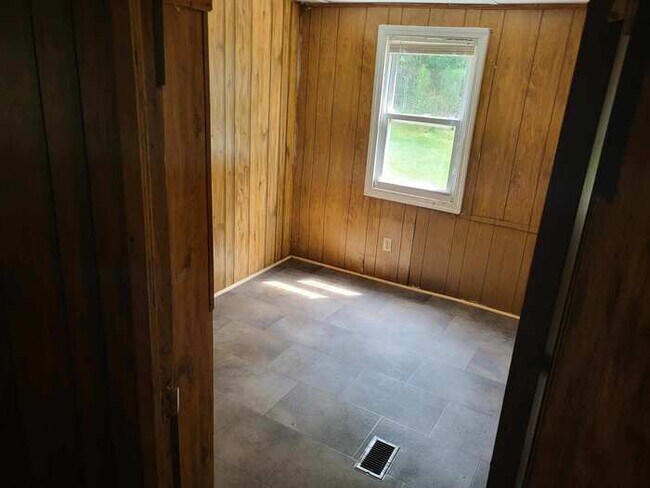 Building Photo - 61 Brewster Rd