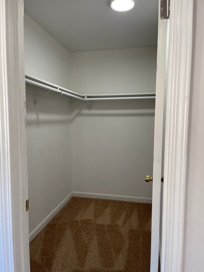 Building Photo - 5335 Port Sailwood Dr