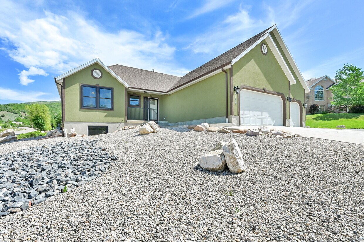 Primary Photo - 5108 E Wolf Rdg Cir