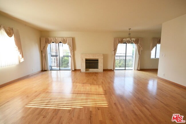 Foto del edificio - 11737 Darlington Ave