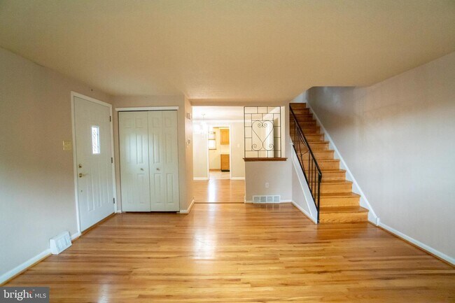 Foto del edificio - 129 Ridgefield Rd