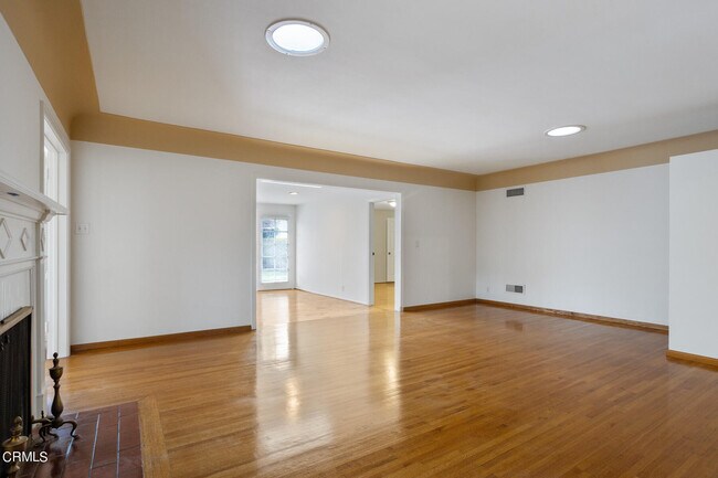 Building Photo - 1455 Avonrea Rd