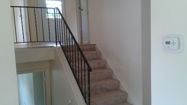 Foto del edificio - 618 Oakwood Dr