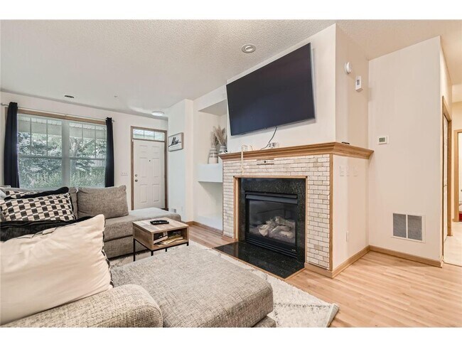 Foto del edificio - 9616 Linden Ln N